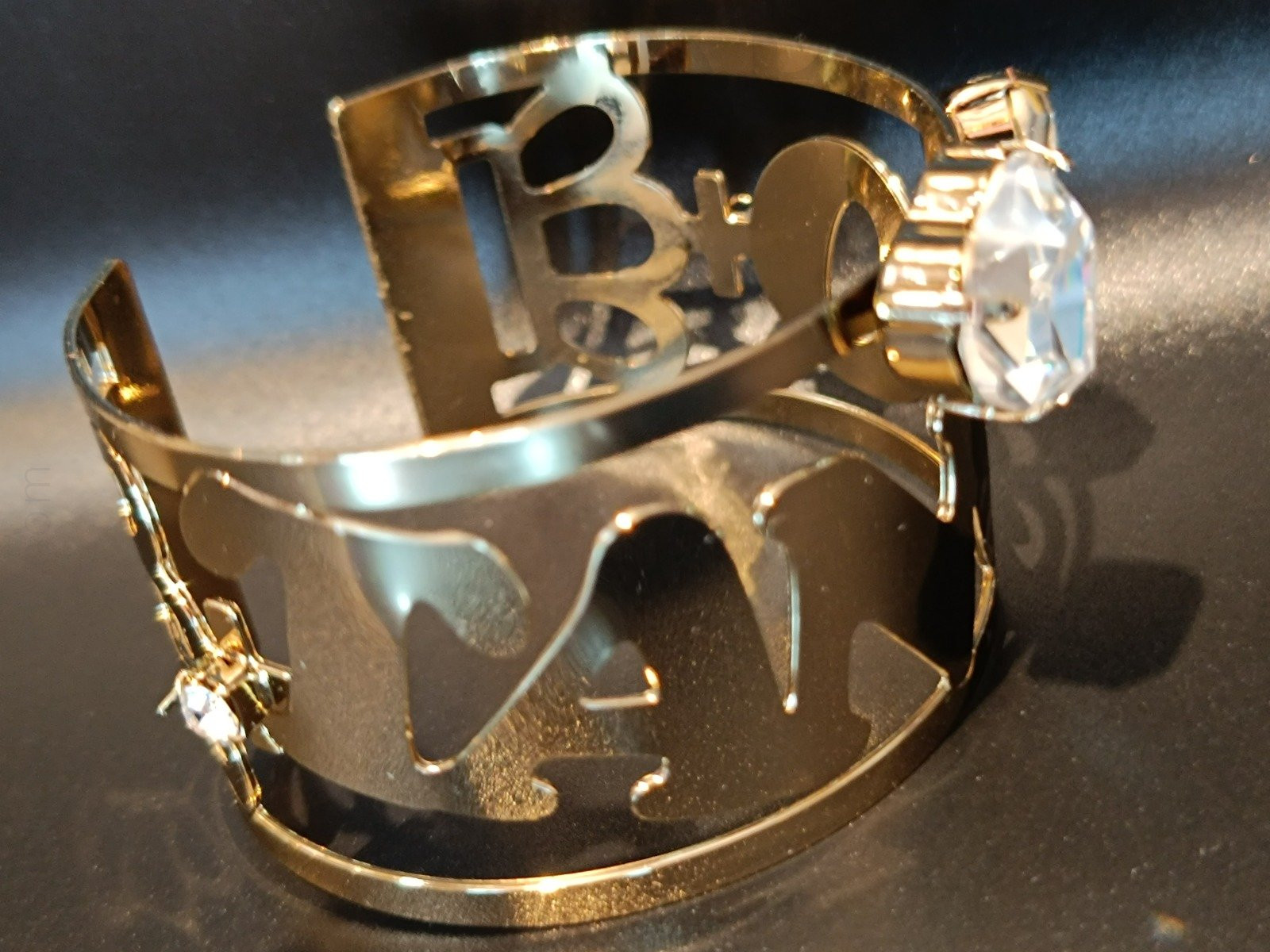 Jewels Tango Bangle 01